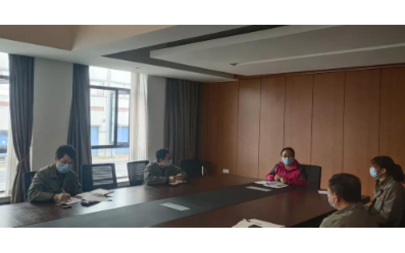 黨旗下，他們用奉獻編織阻擊疫情防護網(wǎng)